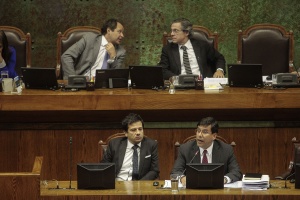 Ministro Alberto Arenas y subsecretario Alejandro Micco en sesión de la Cámara de Diputados