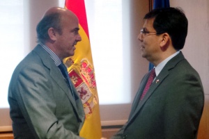 Ministro Alberto Arenas junto a ministro de Economía de España