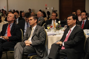 Ministro Alberto Arenas expuso en seminario "Visión Económica y Empresarial" en la Región del Bío Bío