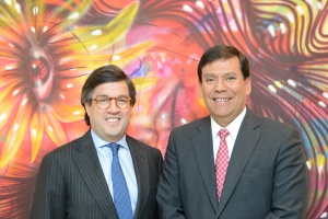 Ministro Alberto Arenas junto al presidente del BID, Luis Alberto Moreno