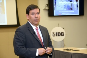 Ministro Alberto Arenas expuso ante directorio del Banco Interamericano del Desarrollo