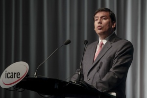 Ministro Alberto Arenas expuso en foro empresarial de Icare 2015