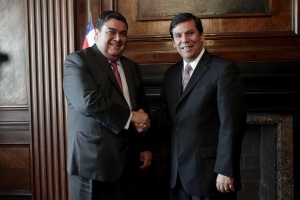 Ministro Alberto Arenas junto al presidente de la CPC, Alberto Salas