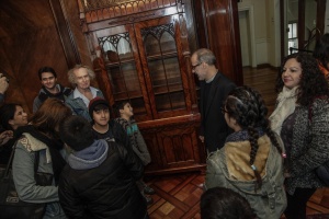 El ministro  Rodrigo Valdés encabezó visita guiada al Ministerio de Hacienda, en el del Día del Patrimonio. 