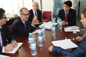 Ministro Rodrigo Valdés se reúne con Luiz de Mello, director adjunto de Gobernanza Pública y Desarrollo Territorial de la OCDE