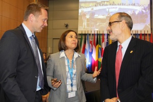  Ministro Rodrigo Valdés junto a embajadores de Chile y Finlandia ante la OCDE