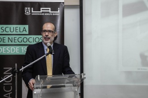 El ministro Rodrigo Valdés inauguró el seminario “Un Nuevo Marco Regulatorio para la Banca en Chile”.