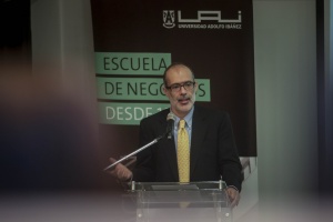 El ministro Rodrigo Valdés inauguró el seminario “Un Nuevo Marco Regulatorio para la Banca en Chile”.