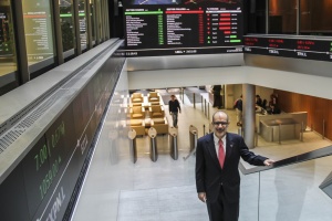 Ministro Rodrigo Valdés vista la London Stock Exchange.