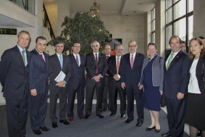 Ministro Rodrigo Valdés con parte de la delegación chilena en la London Metal Exchange