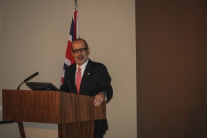 Ministro Rodrigo Valdés ofrece discurso ante delegación chilena en London Stock Exchange