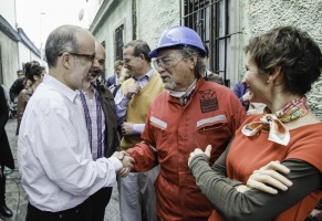 Ministro Rodrigo Valdés junto a la alcaldesa de Santiago explicó los principales alcances del proyecto de ley de Presupuestos 2016 a vecinos de la comuna.