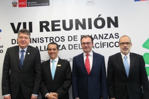 Ministro Rodrigo Valdés se reunió en Lima con sus colegas de México, Colombia y Perú para definir avances de la Alianza del Pacífico. Esto en el marco de las reuniones anuales de gobernadores del FMI y el Banco Mundial.