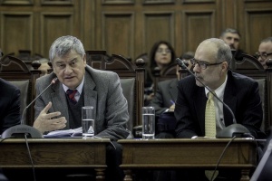 Ministro de Hacienda, Rodrigo Valdés, y el director de Presupuestos, Sergio Granados, abordan discusión presupuestaria en tercera sesión de la Comisión Especial Mixta de Presupuestos.