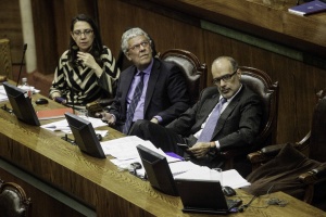 Ministros de Hacienda y Secretaría General de la Presidencia, Rodrigo Valdés y Nicolás Eyzaguirre, durante la discusión del Presupuesto 2016 en la Cámara de Diputados.