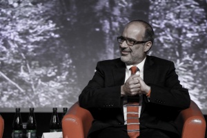 Ministro Rodrigo Valdés durante el foro Enade 2015.