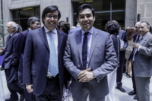 El ex presidente de BancoEstado, Guillermo Larraín, junto al superintendente de Bancos e Instituciones Financiera, Eric Parrado.