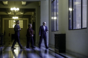 Ministro Valdés junto a la Presidenta Bachelet y Rodrigo Vergara visitan el museo del Banco Central.