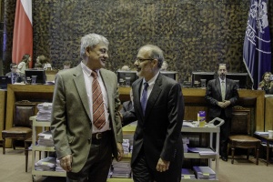 5 de noviembre: Ministro de Hacienda, Rodrigo Valdés, junto al director de Presupuestos, Sergio Granados, durante la tramitación del erario público en la Comisión Especial Mixta de Presupuestos.