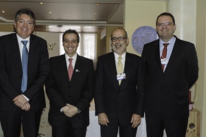 Valdés junto a ministros Barbosa, Segura y Cárdenas en foro sobre crecimiento económico de América Latina.