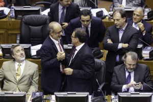 15 de marzo: Ministro Rodrigo Valdés saluda a Ricardo Lagos Weber, nuevo presidente del Senado.