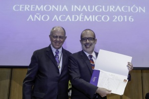 28 de abril: Ministro Rodrigo Valdés junto al decano Manuel Agosin en inauguración de año académico de la Facultad de Economía de la Universidad de Chile.