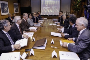 25 de abril: Ministro de Hacienda, Rodrigo Valdés, asiste a la Junta de Accionistas de Codelco.