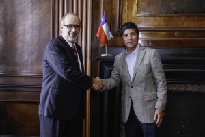 4 de abril: Ministro Valdés recibe al presidente de la Comisión de Hacienda de la Cámara de Diputados, Manuel Monsalve.