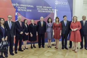 Presidenta Bachelet, Secretario General OCDE y ministros de Hacienda, Trabajo, Transportes y Relaciones Exteriores en apertura de la Cumbre Ministerial OCDE presidida por Chile