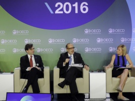 Ministro Valdés con autoridades económicas de EEUU, China, Sudáfrica, Turquía y Holanda analizan el OECD Economic Outlook.
