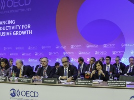 Ministro de Hacienda preside panel sobre productividad para crecimiento inclusivo en Cumbre Ministerial OCDE.