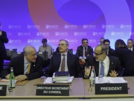Valdés dialoga con Gurría previo a presidir panel sobre productividad para crecimiento inclusivo en cumbre OCDE.
