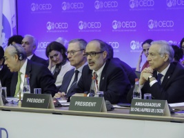 Ministro Valdés preside cierre de Consejo Ministerial OCDE que reunió a ministros y representantes de 34 países miembros.