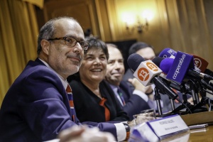 23 de mayo: Ministro Valdés y ministra Saball se reúnen con CChC para abordar anuncio de 25 mil viviendas y 62.500 empleos.