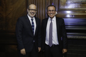 13 de junio: El ministro Valdés junto al destacado economista, Nouriel Roubini, analizaron el escenario económico externo y local.