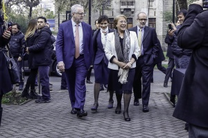15 de junio: Ministro Valdés acompaña a la Presidenta en promulgación de Ley de Equidad Tarifaria Eléctrica. 