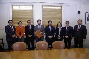 16 de junio: Subsecretario Micco, ministro Barraza y rector PUC, Ignacio Sánchez, firman acuerdo de colaboración para generar políticas innovadoras de desarrollo inclusivo.
