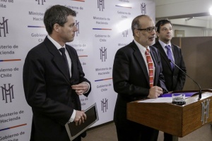 24 de junio: Ministro Valdés, subsecretario Micco y vicepresidente del Banco Central, Sebastián Claro, abordan impacto en Chile del Brexit.