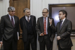 29 de junio: Ministro de Hacienda, Rodrigo Valdés, junto al presidente del Banco Interamericano de Desarrollo (BID), Luis Alberto Moreno, firman préstamo de US$ 120 millones.