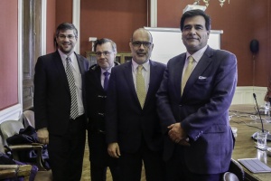 25 de julio: Ministro de Hacienda junto al director del SII, el superintendente de Valores y   Seguros, y el superintendente de Pensiones, tras presentar el proyecto de productividad ante la   Comisión de Hacienda del Senado.