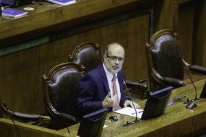 18 de agosto: Ministro de Hacienda aborda en la Sala de la cámara el proyecto de ley que   establece un conjunto de medidas para impulsar la productividad.