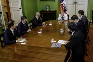 6 de septiembre: Ministro Valdés acompaña a la Presidenta Bachelet en reunión con el Banco Central por sistema de pensiones.