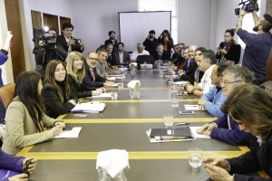 16 de septiembre: Ministro Valdés y ministra Rincón participan en la segunda reunión con dirigentes del sector público por reajuste salarial.