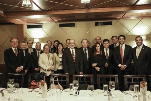Ministro de Hacienda, Rodrigo Valdés, embajador de Chile en EEUU, Juan Gabriel Valdés, directorio de Inbest y auspiciadores en inicio de Chile Day en Nueva York.