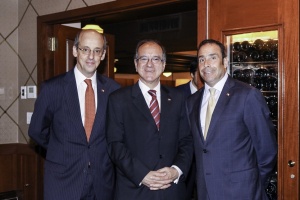 Los directores de Inbest, Guillermo Tagle y Diego Peralta, junto al gerente de Bolsa Electrónica, Juan Carlos Spencer, durante Chile Day en Nueva York.