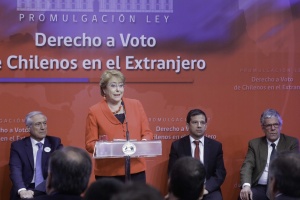  7 de octubre: Ministro (s) Micco participa en ceremonia de promulgación de la ley que regula el ejercicio del derecho del voto de chilenos en el exterior.