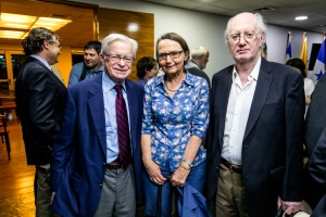 Los economistas y académicos Oscar Muñóz, Dagmar Raczynski y Jeffrey Puryear durante aniversario de 40 años de Cieplan.