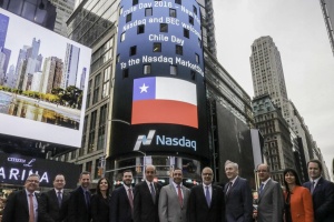 20 de octubre: Ministro Valdés, directores de Inbest y ejecutivos de Bolsa Electrónica ante saludo de Nasdaq a Chile Day en Nueva York.