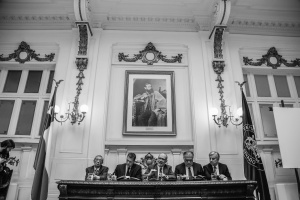 16 de enero: Ministro de Hacienda y presidentes del Senado y Cámara de Diputados suscriben acuerdo para reajuste de remuneraciones de altas autoridades.