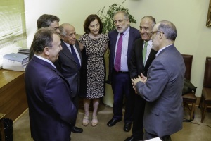18 de enero: Ministro Valdés dialoga con parlamentarios de la Comisión de Hacienda del Senado tras presentar a la economista Rosanna Costa como consejera del Banco Central.